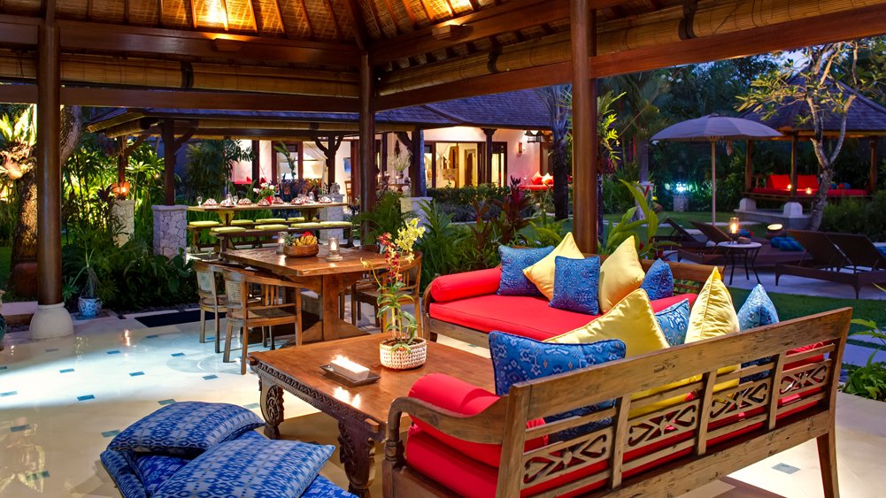 Villa Kakatua - Living room at dusk